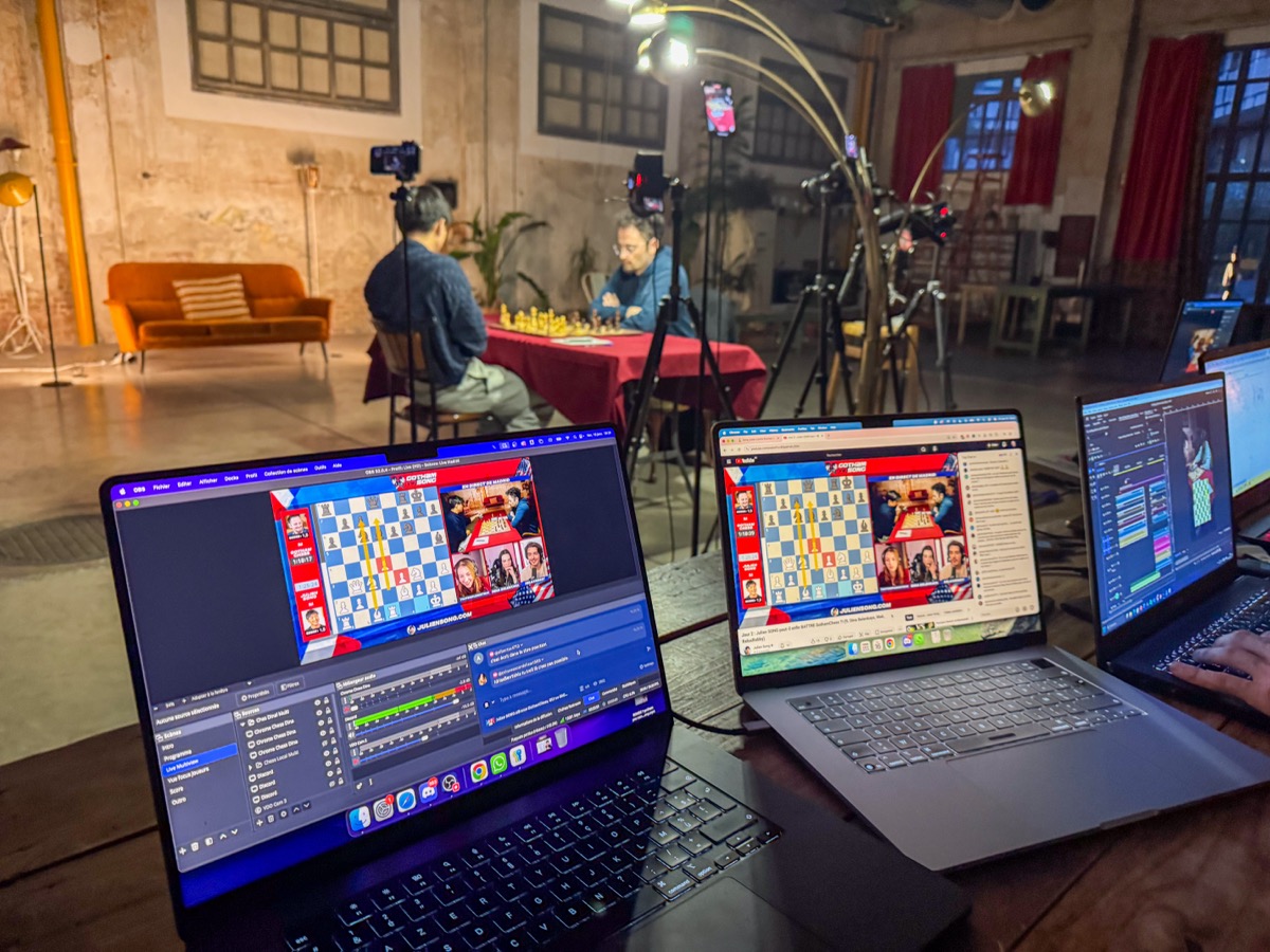 Setup multi-écrans OBS pour live streaming échecs GothamChess vs Julien Song