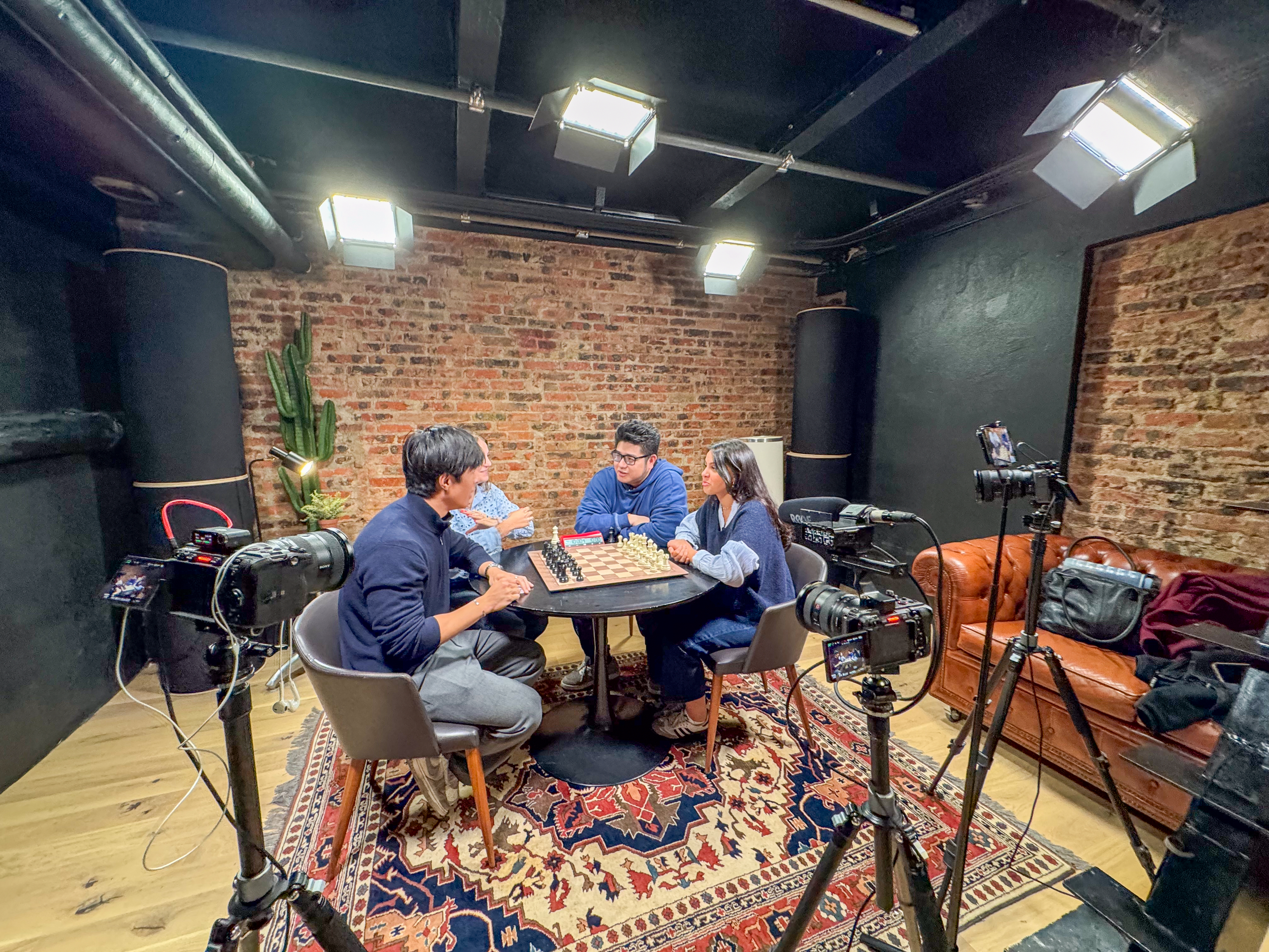 Studio podcast décor briques